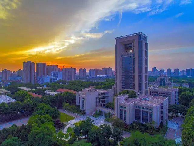 西安交通大学(西安交通大学属于985或者211吗)